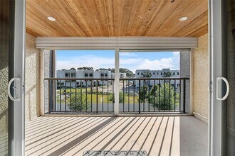 4230 Deste Ct, Unit 305 in Greenacres, FL - Foto de edificio - Building Photo