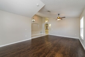 572 Eagle Pointe S in Kissimmee, FL - Foto de edificio - Building Photo