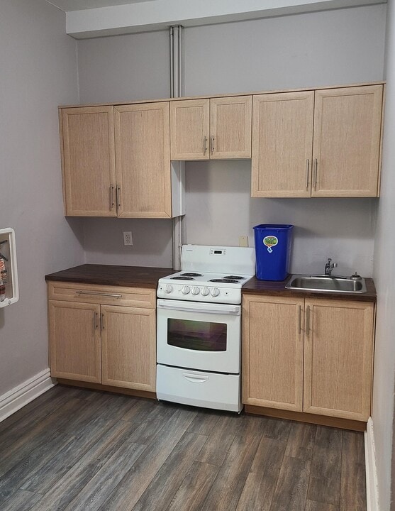 146-146 River Ave in Winnipeg, MB - Building Photo