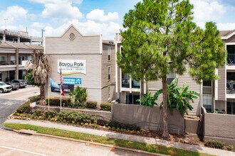 Bayou Park Apartments in Houston, TX - Building Photo - Building Photo