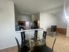 7814 Log Hollow Dr in Houston, TX - Building Photo - Building Photo