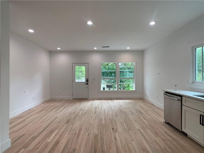 556 Seal Pl NE in Atlanta, GA - Building Photo - Building Photo