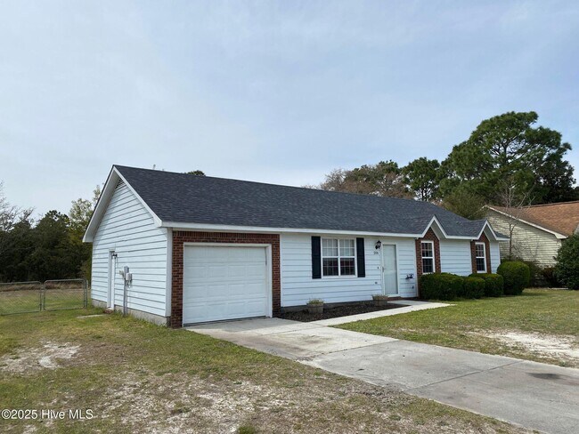 206 S Ginger Dr in Hubert, NC - Building Photo - Building Photo