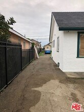 154 W 93rd St in Los Angeles, CA - Building Photo - Building Photo