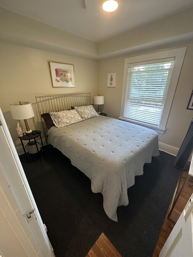 33 Norwood Ave, Unit Lower