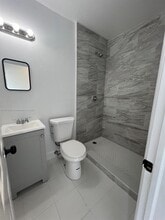 2 SW 6th Ave in Dania Beach, FL - Building Photo - Building Photo