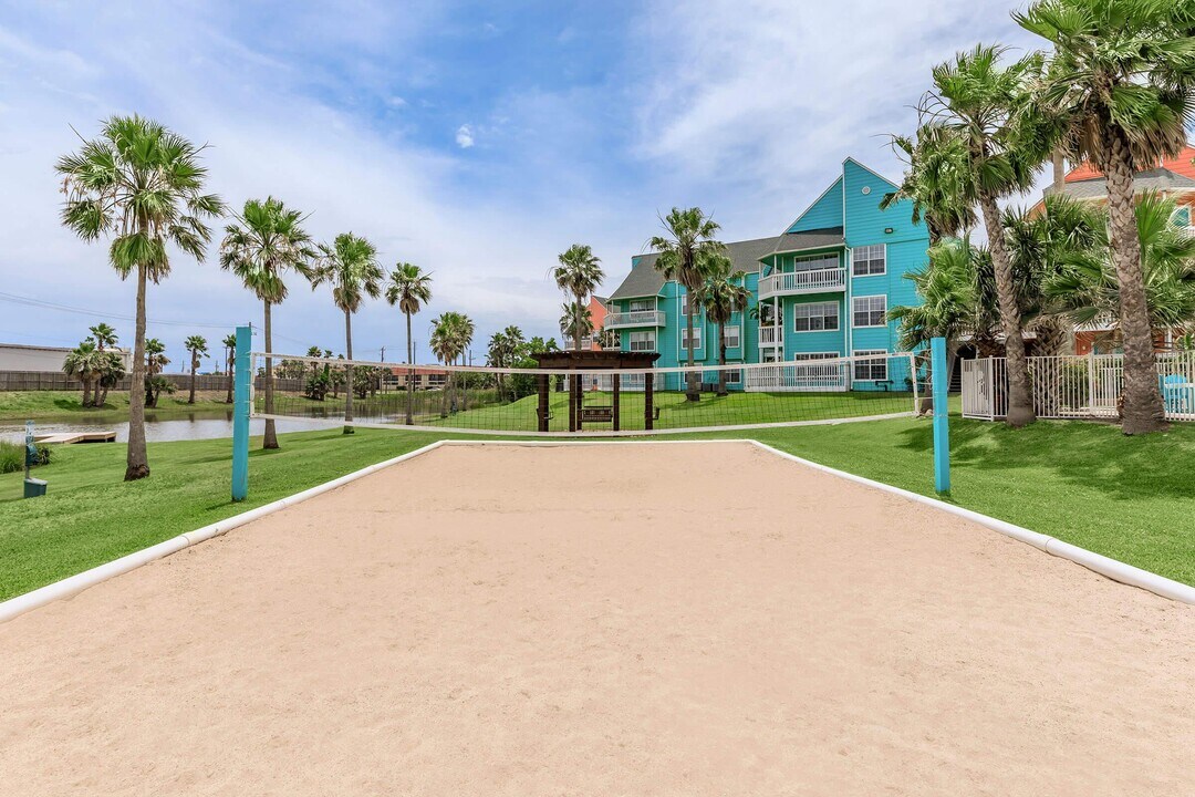 Residence at West Beach in Galveston, TX - Foto de edificio