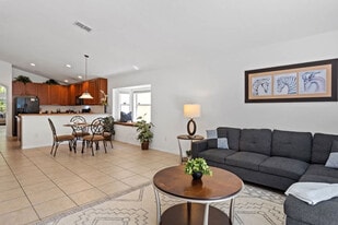 2512 Dharma Cir in Kissimmee, FL - Building Photo