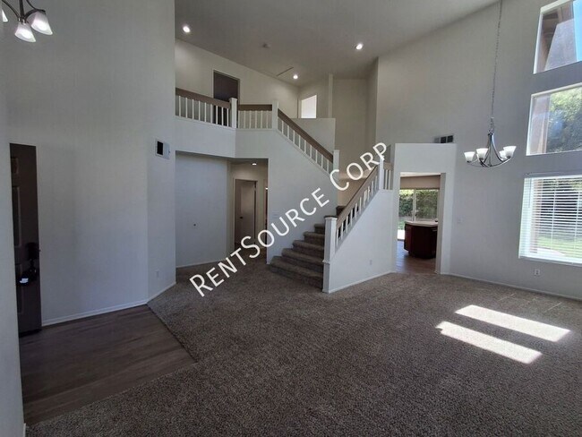 30420 Yosemite Dr in Castaic, CA - Building Photo - Building Photo