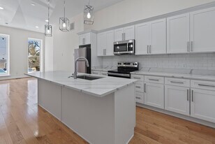 636 N Carrollton Ave, Unit A in Baltimore, MD - Building Photo