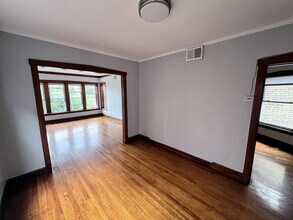 2817 N Clybourn Ave, Unit 2 in Chicago, IL - Building Photo - Building Photo