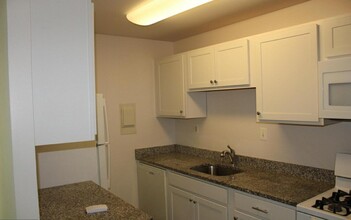 7505 Riverdale Rd, Unit 2034 in New Carrollton, MD - Building Photo - Building Photo