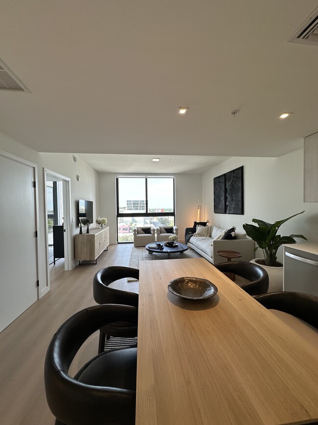 190 NE 26th St, Unit A4 in Miami, FL - Foto de edificio - Building Photo