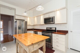 2204 N Clybourn Ave, Unit #  03 in Chicago, IL - Building Photo