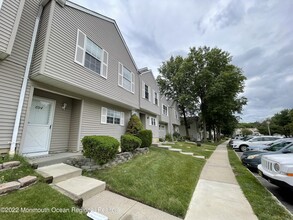 694 Darlington Dr in Old Bridge, NJ - Building Photo - Building Photo
