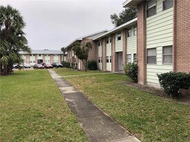 836 Sky Lake Cir in Orlando, FL - Building Photo