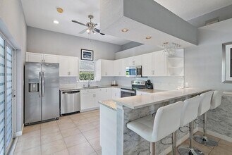 6051 Kendrick St in Jupiter, FL - Foto de edificio - Building Photo