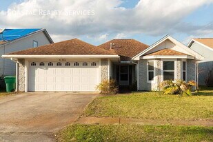511 Woodland Park Cir in Mary Esther, FL - Building Photo