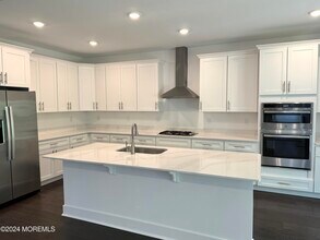 153 Woolley Ct in Ocean Township, NJ - Foto de edificio - Building Photo