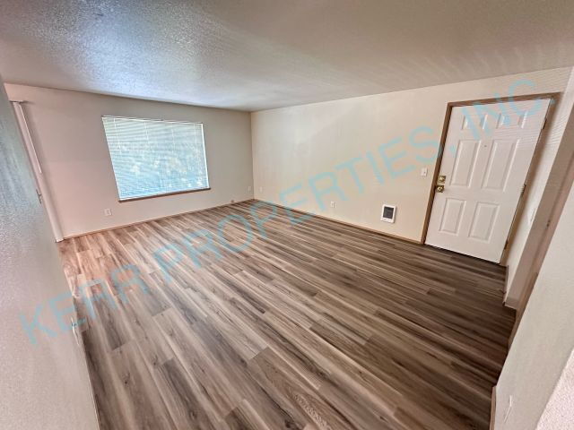 2211 SE 96th Dr in Portland, OR - Building Photo - Building Photo