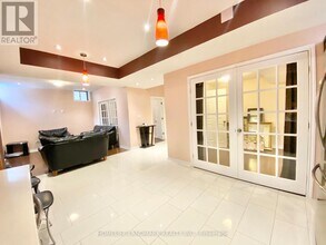 19 Dunrobin Cres in Vaughan, ON - Building Photo - Building Photo