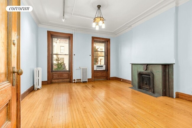 property at 362 W 46th St