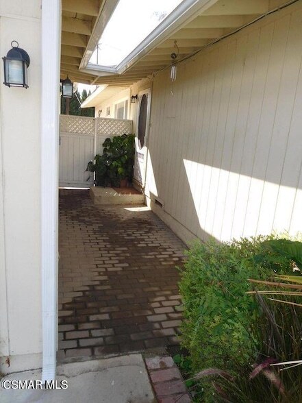 744 Dennis Ave, Unit 11-A in Simi Valley, CA - Building Photo - Building Photo