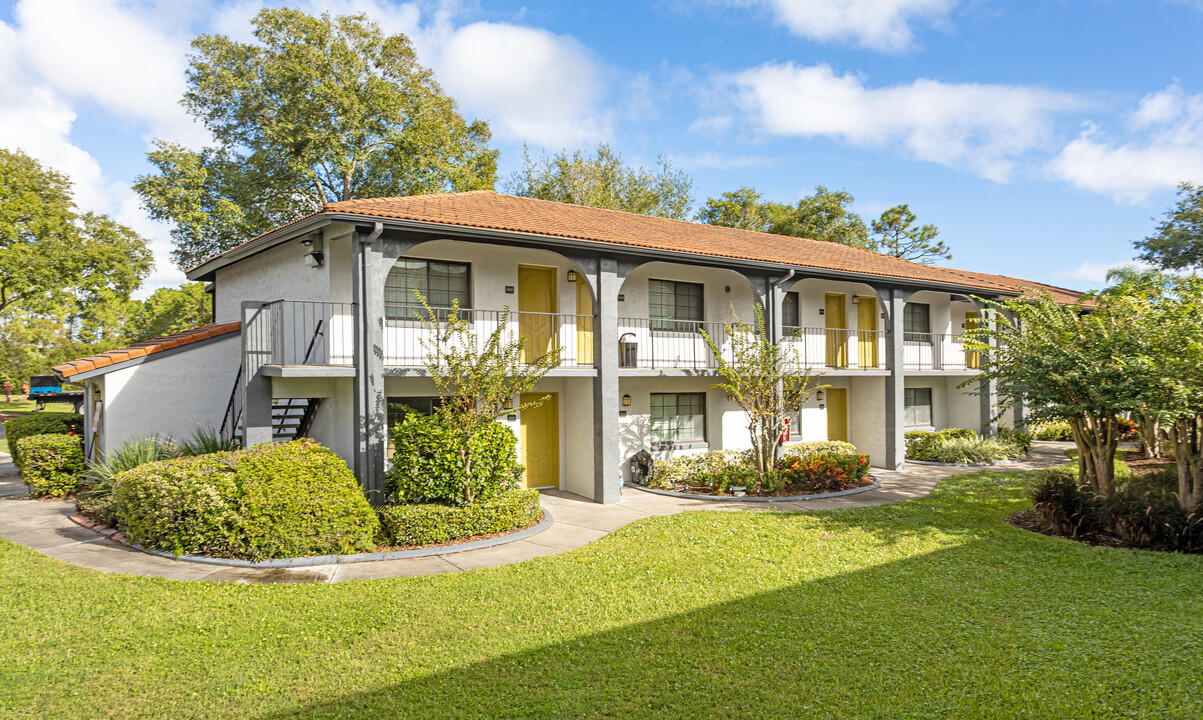 The Oasis Apartments in Daytona Beach, FL - Foto de edificio