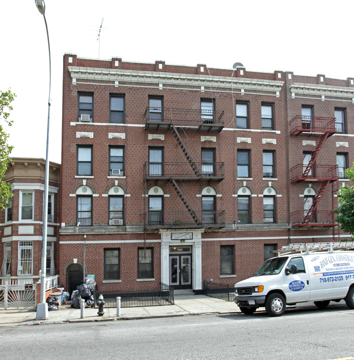 Clarendon in Brooklyn, NY - Foto de edificio