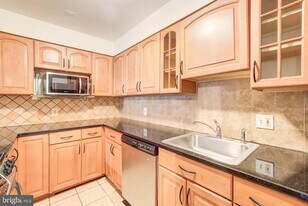 900 24th St NW in Washington, DC - Building Photo