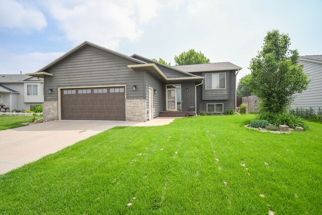 5704 S San Diego Ave in Sioux Falls, SD - Building Photo - Building Photo