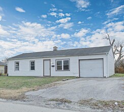 824 St Monica Dr in Sauget, IL - Building Photo - Building Photo