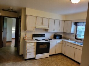 1201 E Harding Dr in Urbana, IL - Building Photo - Building Photo