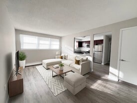 Shoreline Place in Mound, MN - Building Photo