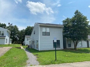 Hidden Creek Apartments & Townhomes in Shelbyville, TN - Building Photo - Building Photo