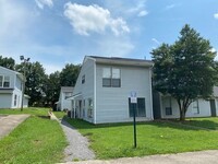 Hidden Creek Apartments & Townhomes in Shelbyville, TN - Foto de edificio - Building Photo