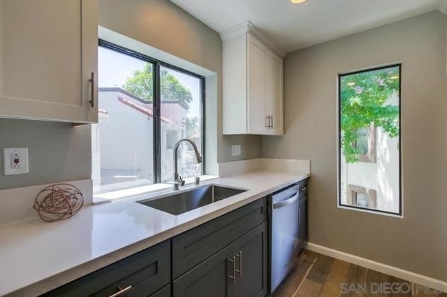 8445 Westmore Rd in San Diego, CA - Building Photo - Building Photo