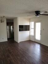 1741 Crest Grove Dr in Arlington, TX - Building Photo