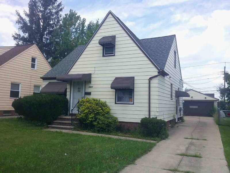 12817 Oakview Blvd in Garfield Heights, OH - Building Photo
