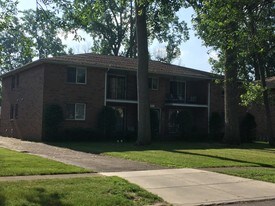 211 Denrose Dr, Unit 4