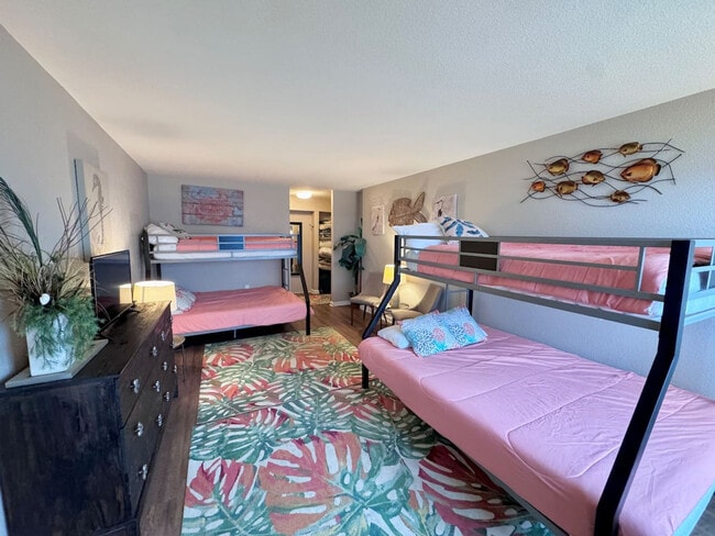 215 Atlantic Ave in Virginia Beach, VA - Building Photo - Building Photo