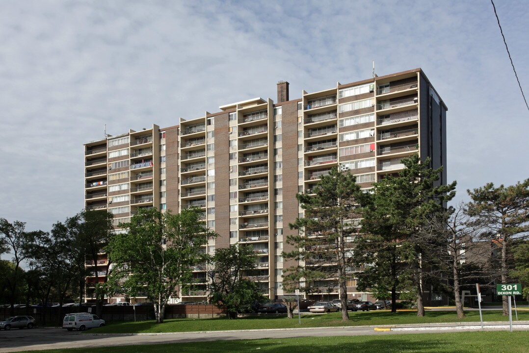 Southcrest Apartments in Toronto, ON - Building Photo