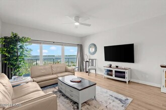 2 Oceans W Blvd in Daytona Beach Shores, FL - Building Photo - Building Photo