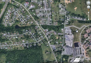 2449 Charles Town Rd in Kearneysville, WV - Foto de edificio - Building Photo