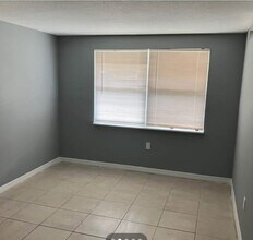 6640 Veterans Dr in New Port Richey, FL - Building Photo - Building Photo