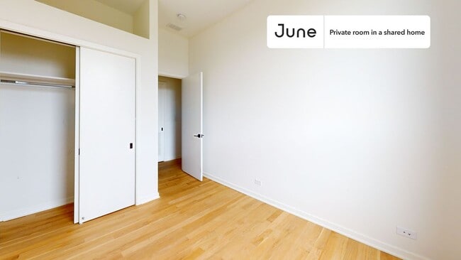 Private bedroom in 4 bed/3 bath Home in Chicago, IL - Building Photo - Building Photo