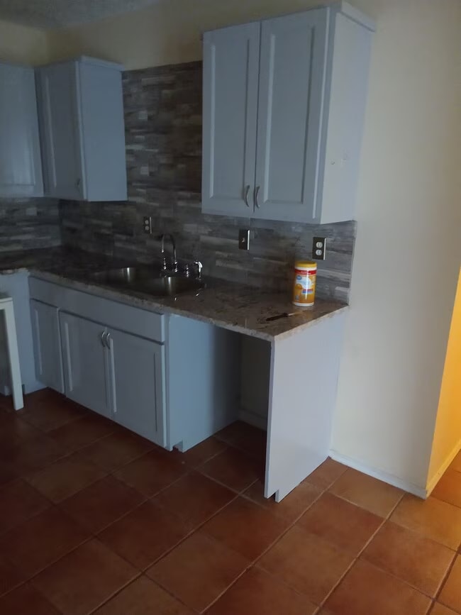 property at 1636 Kingspoint Dr