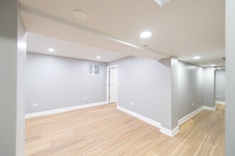 1028 W Oakdale Ave in Chicago, IL - Building Photo - Building Photo