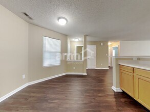 5833 Cabot Dr in Indianapolis, IN - Foto de edificio - Building Photo