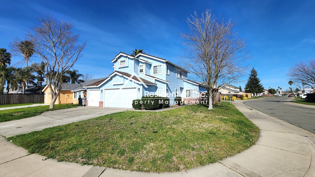 4874 Wind Creek Dr in Sacramento, CA - Building Photo